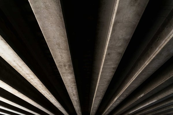 How do you align the headlights of a UK car for optimal visibility during foggy conditions?